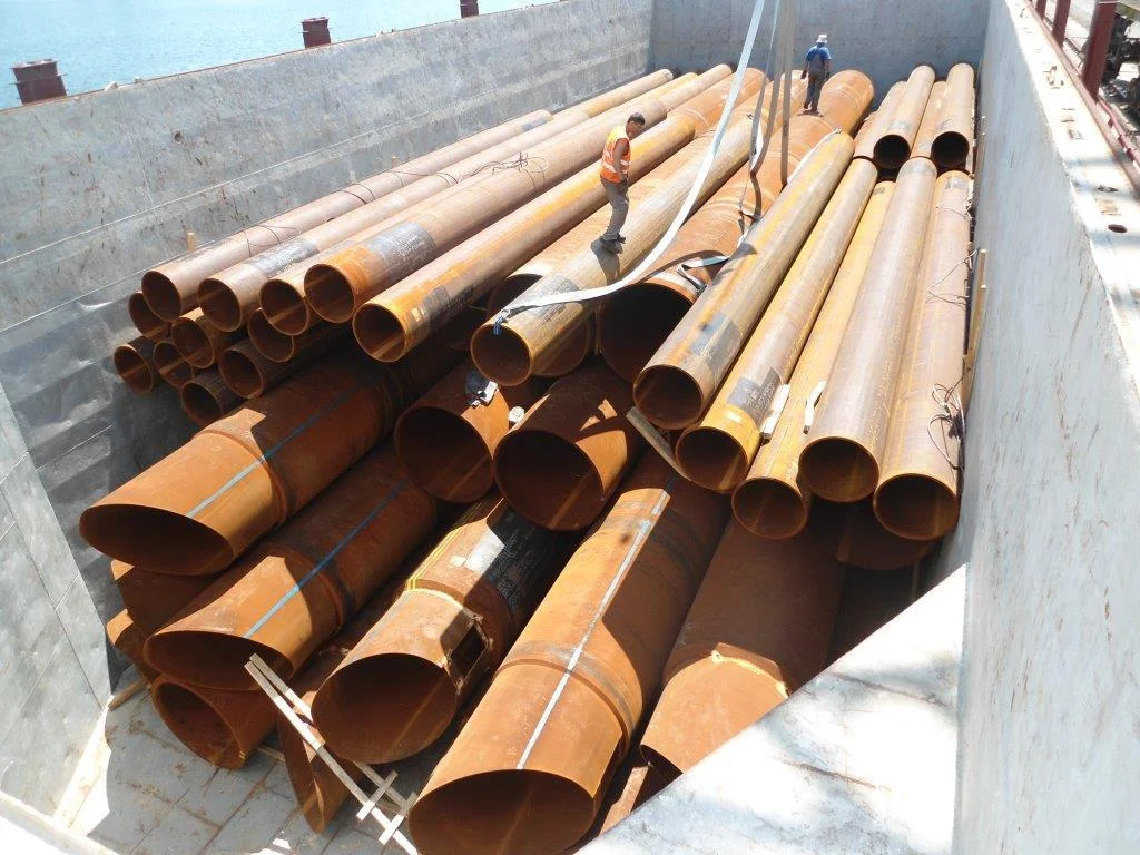 машина с кониками для перевозки труб